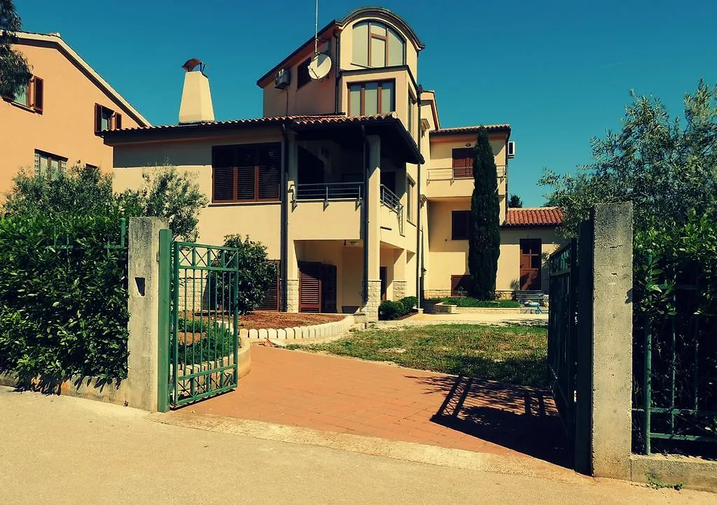 Stoja Apartment Πούλα
