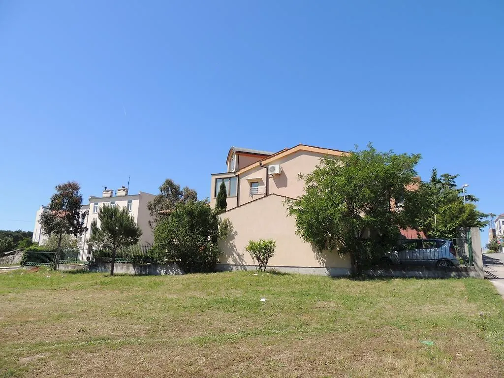 Stoja Apartment Πούλα