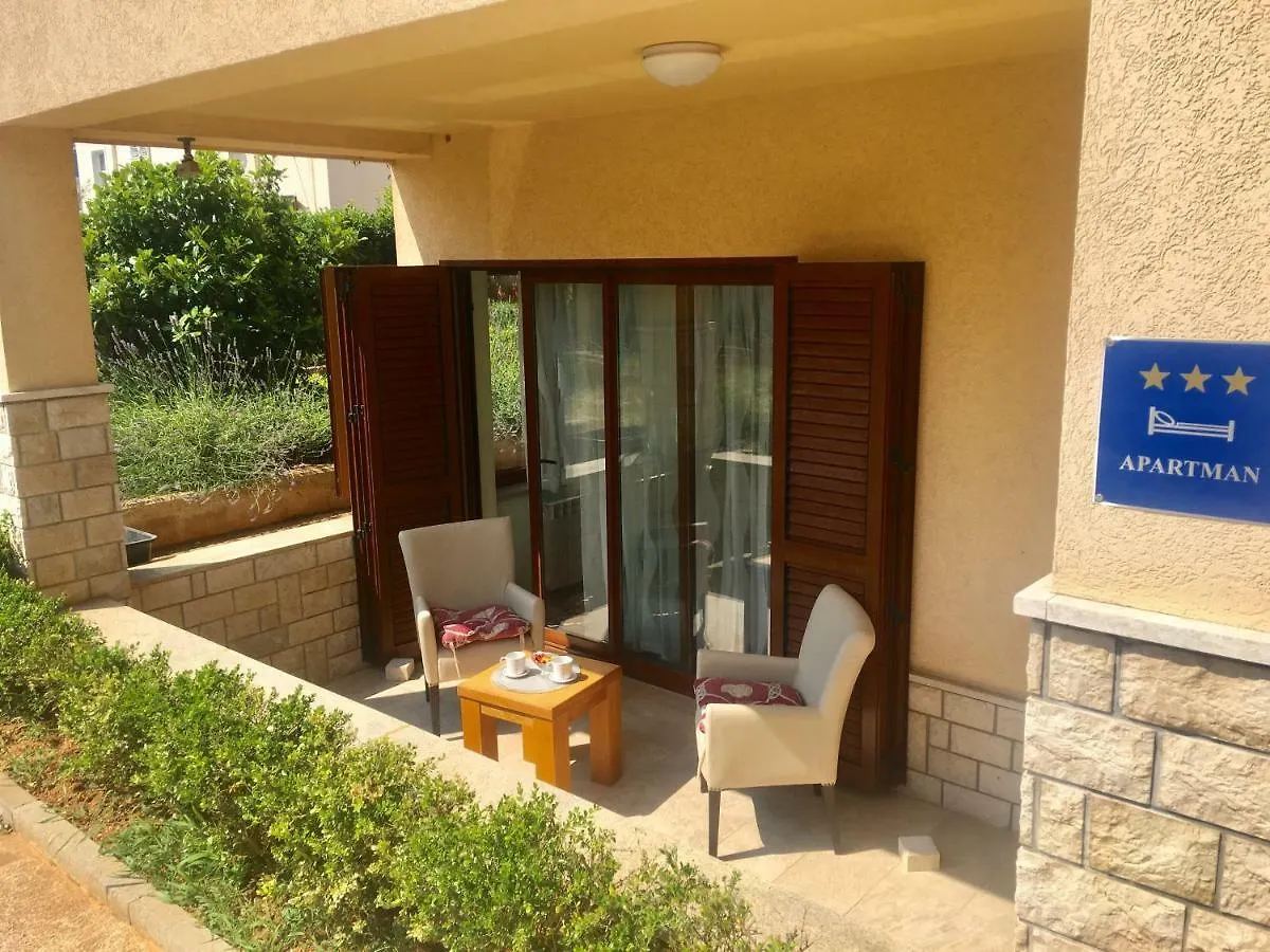 Stoja Apartment Πούλα